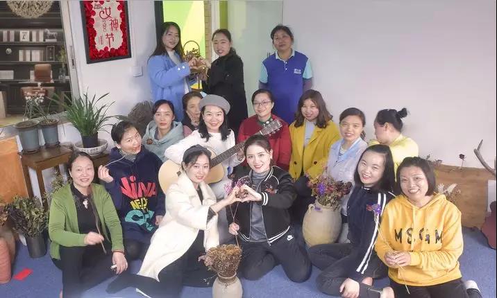 “魅力女神，抹出唇在感” 力華高頻淬火設(shè)備的女神們這樣過節(jié)