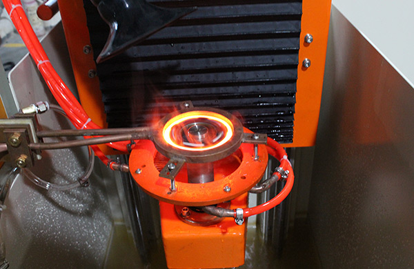 中頻立式淬火機(jī)床電機(jī)