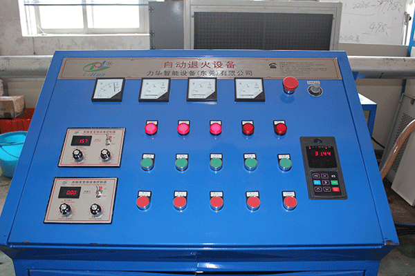 全自動(dòng)不銹鋼管退火機(jī)2.jpg